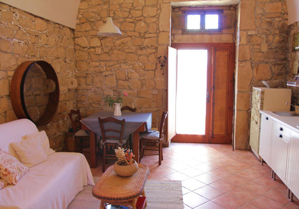 Liola Hostal Módica Exterior foto